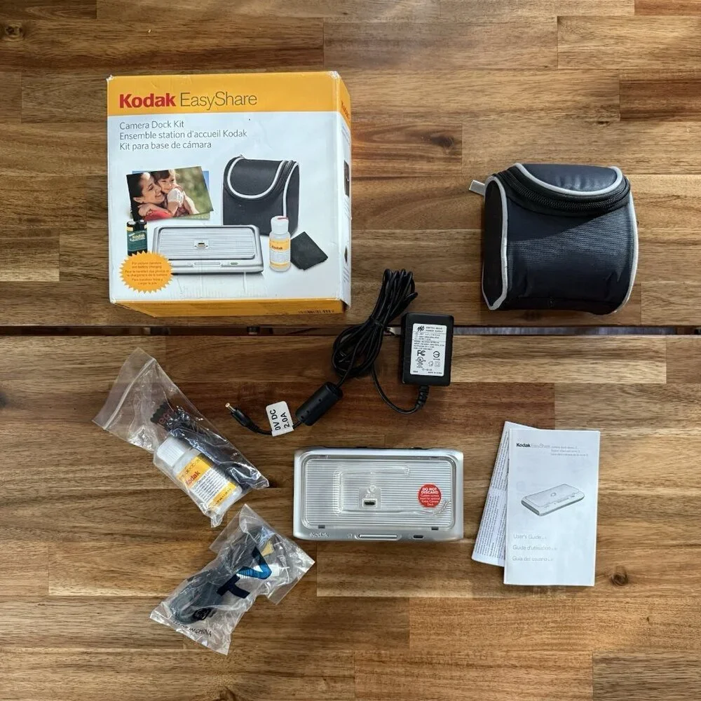 Kodak EasyShare Camera Dock Kit Dock Series C V Z P Camera Bag Lens Cleaning Kit